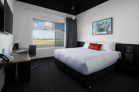Rydges Pit Lane - Darwin Tourism 35