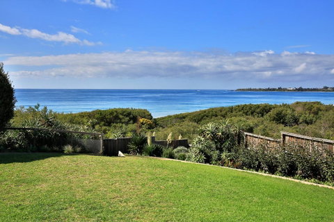 Culburra Beachhouse - Darwin Tourism 17