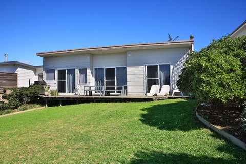 Culburra Beachhouse - Darwin Tourism 9
