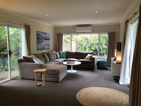 Jack\'s House B&B Clare - Darwin Tourism 10