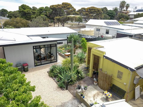 Sinclair Cottage - Darwin Tourism 0
