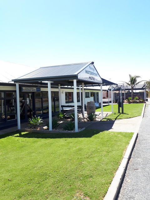 Meningie Waterfront Motel - Darwin Tourism 0