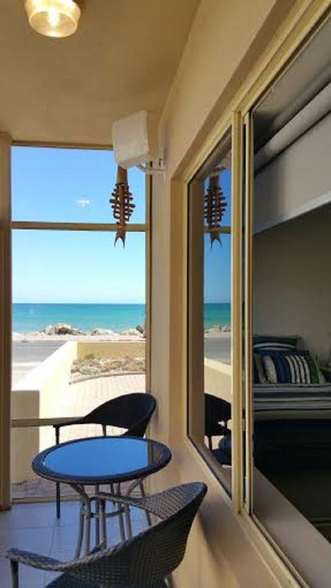 Acaill Accommodation Esplanade Living Self Check-In Self Check-Out - Darwin Tourism 18