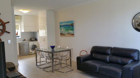 Acaill Accommodation Esplanade Living Self Check-In Self Check-Out - Darwin Tourism 2