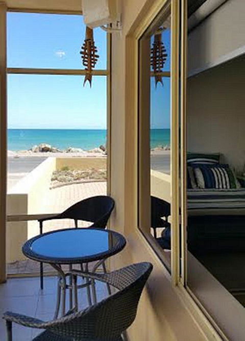 Acaill Accommodation Esplanade Living Self Check-In Self Check-Out - Darwin Tourism 38