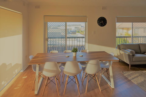 Henley Beach South, Amazing Views, Huge Private Balcony! - Darwin Tourism 10