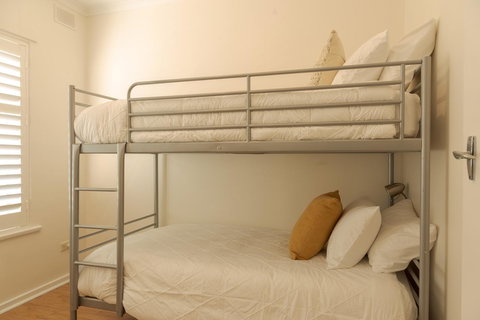 Henley Beach South, Amazing Views, Huge Private Balcony! - Darwin Tourism 8