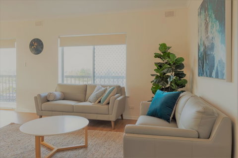 Henley Beach South, Amazing Views, Huge Private Balcony! - Darwin Tourism 3