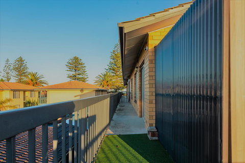 Henley Beach South, Amazing Views, Huge Private Balcony! - Darwin Tourism 19