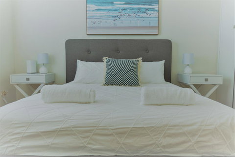 Henley Beach South, Amazing Views, Huge Private Balcony! - Darwin Tourism 6