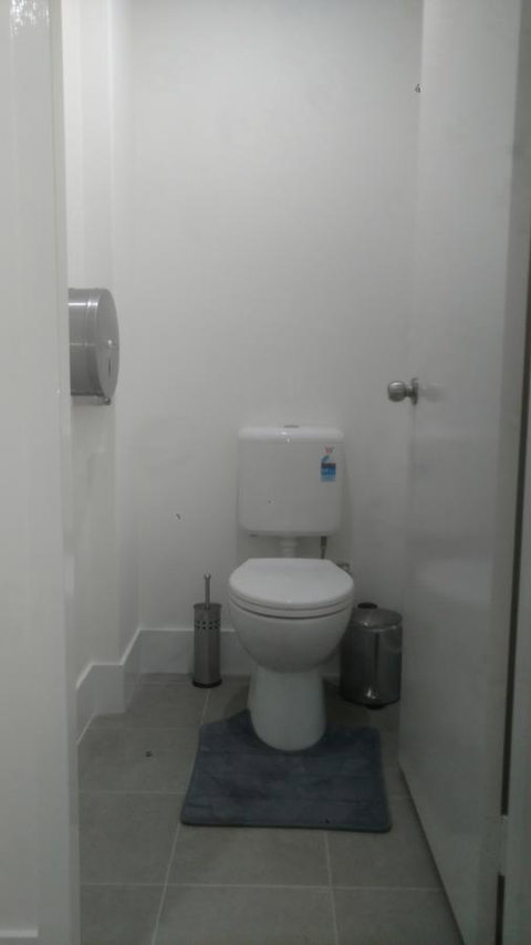 Perth City Backpackers Hostel - Note - Valid Passport Required To Check In - Darwin Tourism 16