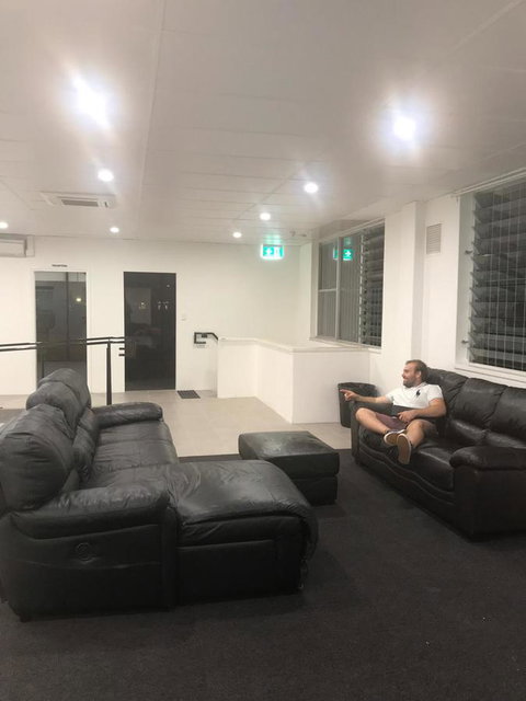 Perth City Backpackers Hostel - Note - Valid Passport Required To Check In - Darwin Tourism 12