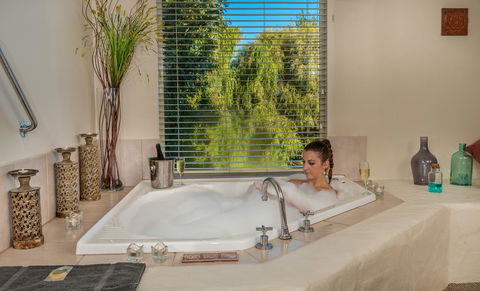 Chimes Spa Retreat - Darwin Tourism 15
