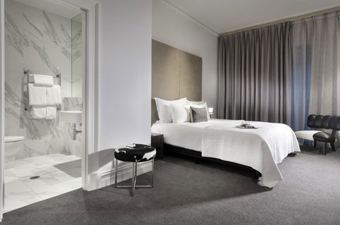 The Melbourne Hotel - Darwin Tourism 24