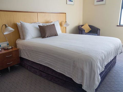 Ocean Beach Hotel - Darwin Tourism 0