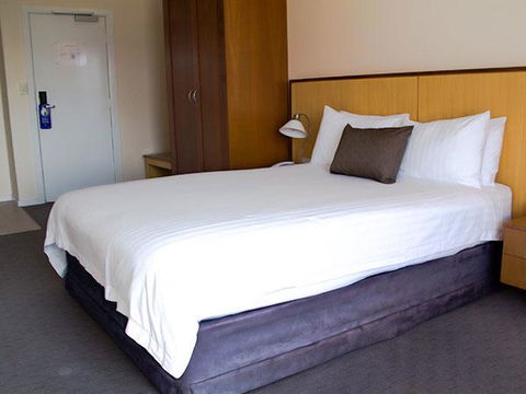 Ocean Beach Hotel - Darwin Tourism 2