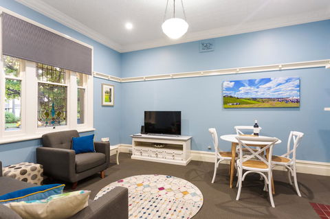 Blue Door Apartments - Darwin Tourism 2