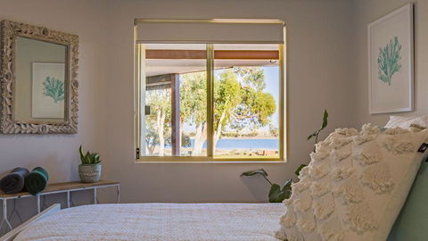 Starboard Views Kalbarri - River Front Apartment - Darwin Tourism 5
