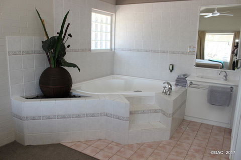 Mollymook Cove Apartments - Darwin Tourism 8