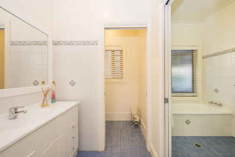 Colonial Court Villas - Darwin Tourism 6
