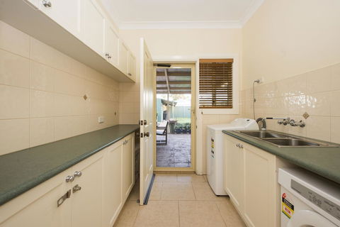 Colonial Court Villas - Darwin Tourism 7