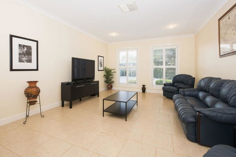Colonial Court Villas - Darwin Tourism 8
