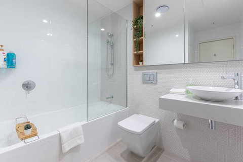 Japanese Style Waterfront Apt Wt Rooftop Pool - Darwin Tourism 20