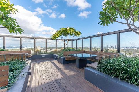Japanese Style Waterfront Apt Wt Rooftop Pool - Darwin Tourism 11