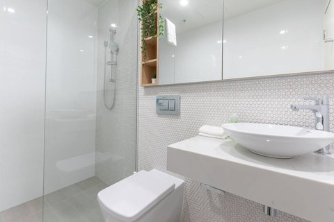 Japanese Style Waterfront Apt Wt Rooftop Pool - Darwin Tourism 12