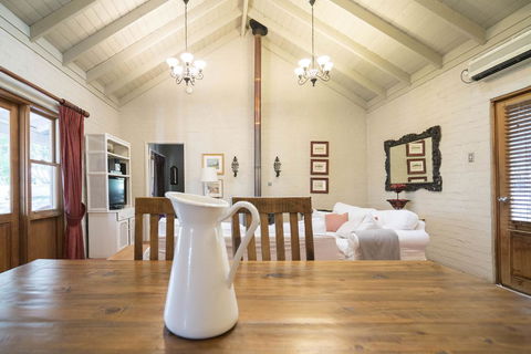 Thistle Hill Guesthouse - Walk To Many Wineries And Restaurants - Darwin Tourism 30