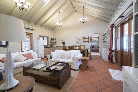 Thistle Hill Guesthouse - Walk To Many Wineries And Restaurants - Darwin Tourism 34