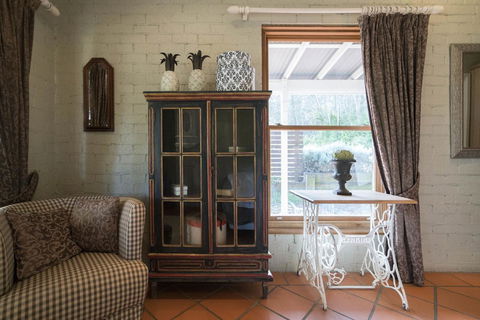 Thistle Hill Guesthouse - Walk To Many Wineries And Restaurants - Darwin Tourism 24