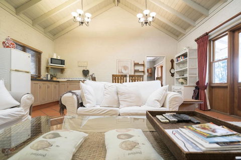 Thistle Hill Guesthouse - Walk To Many Wineries And Restaurants - Darwin Tourism 29