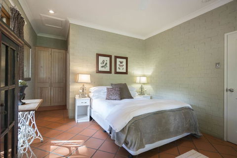 Thistle Hill Guesthouse - Walk To Many Wineries And Restaurants - Darwin Tourism 27