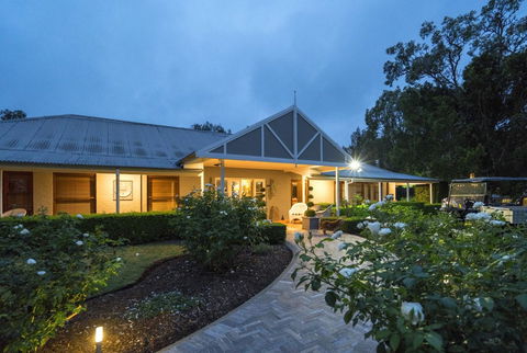 Thistle Hill Guesthouse - Walk To Many Wineries And Restaurants - Darwin Tourism 0