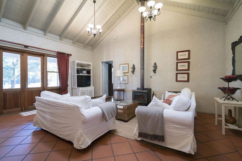 Thistle Hill Guesthouse - Walk To Many Wineries And Restaurants - Darwin Tourism 31