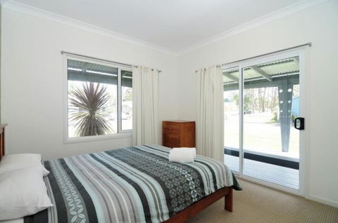 Huskisson Holiday Motel Cabins - Darwin Tourism 28