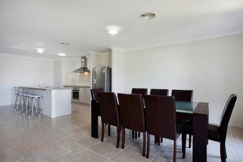 Jindabyne Executive - Darwin Tourism 3