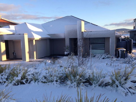 Jindabyne Executive - Darwin Tourism 0