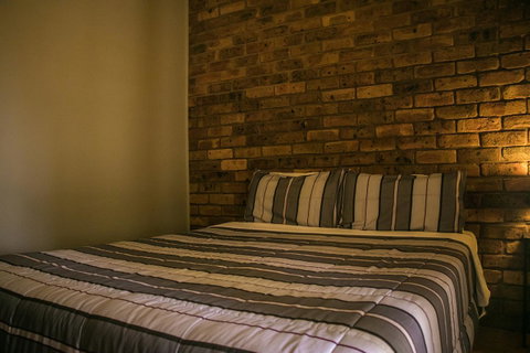 Ironstone Estate Lovedale - Darwin Tourism 15
