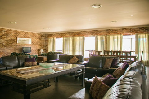 Ironstone Estate Lovedale - Darwin Tourism 26
