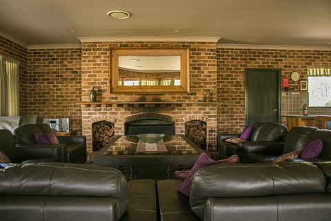 Ironstone Estate Lovedale - Darwin Tourism 25
