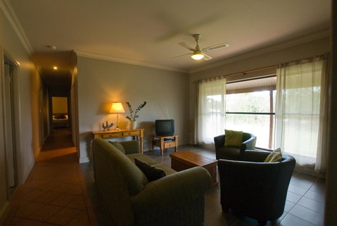 Ironstone Estate Lovedale - Darwin Tourism 34