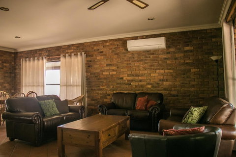 Ironstone Estate Lovedale - Darwin Tourism 16