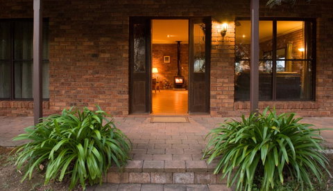 Ironstone Estate Lovedale - Darwin Tourism 38
