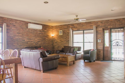 Ironstone Estate Lovedale - Darwin Tourism 18