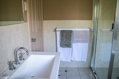 Ironstone Estate Lovedale - Darwin Tourism 27