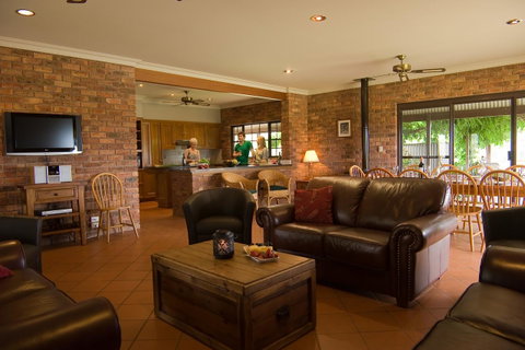 Ironstone Estate Lovedale - Darwin Tourism 30