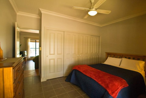 Ironstone Estate Lovedale - Darwin Tourism 33