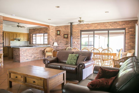 Ironstone Estate Lovedale - Darwin Tourism 19